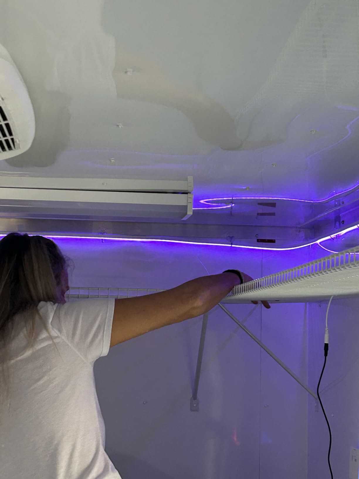1. 電壓和電流